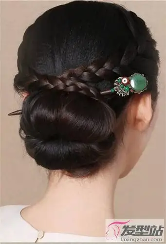 中年女性怎么盘发 发簪盘发端庄高雅_发型站_最新流行发型设计发型