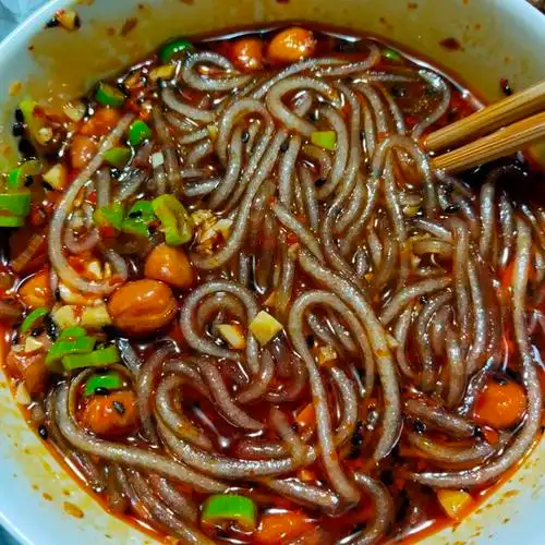 marco多萌啊做的家庭版酸辣粉