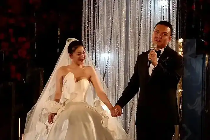 2018年11月6日,李嘉格与车澈举行婚礼,吉克隽逸等人作为伴娘出席.