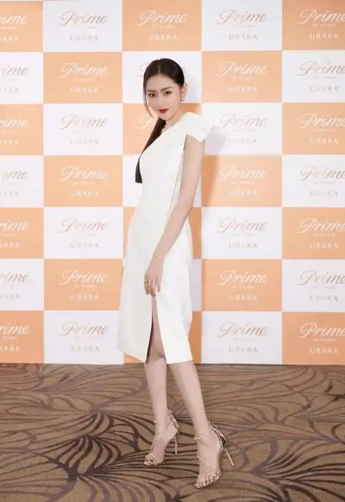 张天爱大长腿高跟凉鞋