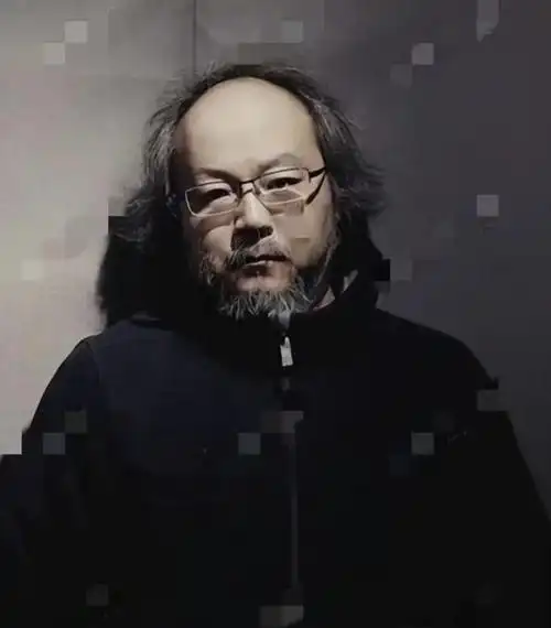 54岁窦唯近况曝光额头上也已经秃顶了整个人看上去非常邋遢