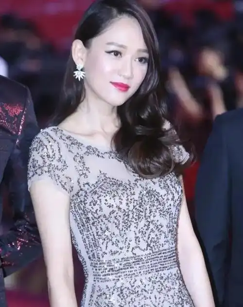 陈乔恩"傻白甜"的外表,东方不败的硬核|霍建华|冯绍峰|林心如_网易