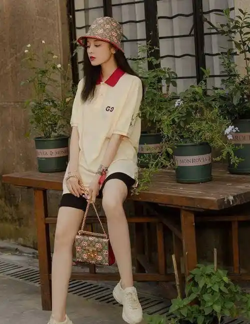 娜扎穿"无痕裤"走红网络,看她秀出的腿,难怪当年张翰会爱上她_形象