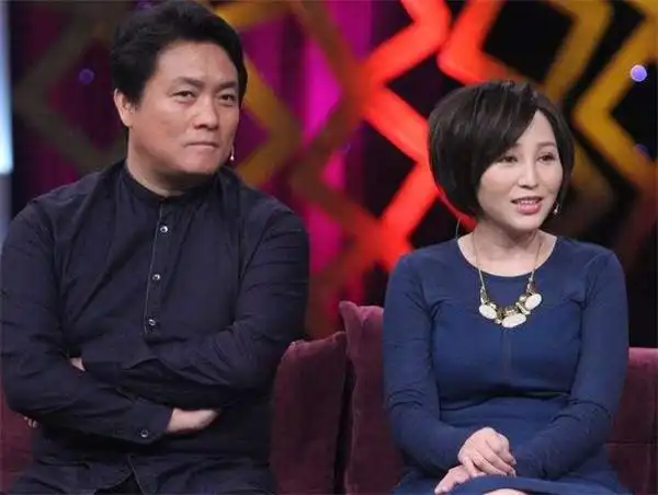 老婆和弟弟是主演儿子女儿当配角导演没钱请不起其他明星