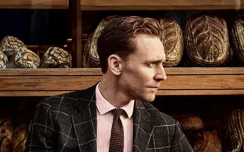 汤姆·希德勒斯顿西装帅气绅士写真,高清图片,电脑桌面-壁纸族