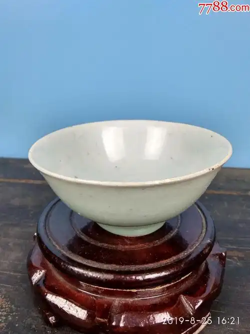 清朝嘉庆景德镇天青釉"生"款小碗