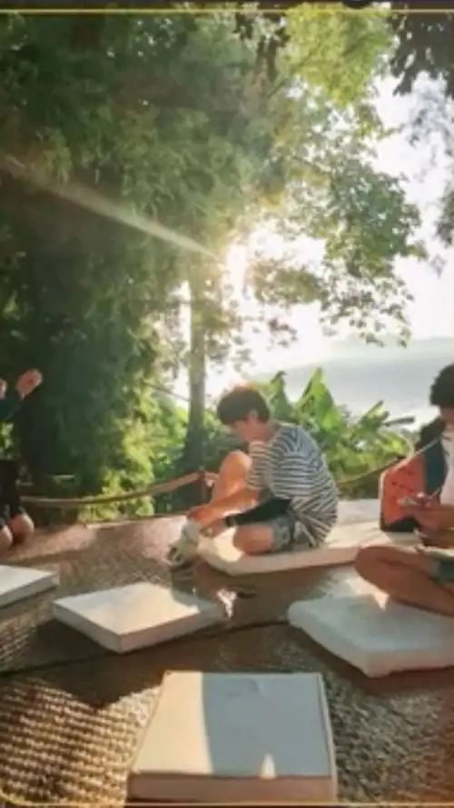 鹿晗哈哈哈哈哈#很萌的伪父子kkk  小鹿的9796湄公河游记～(来源