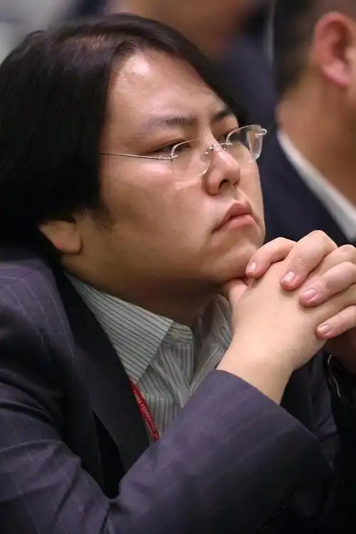 山西首富5公司资产被拍卖22岁继承百亿家产娶女星后公司破产