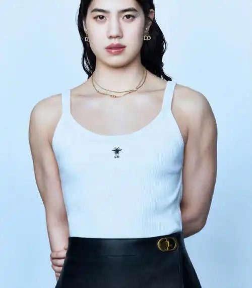 "蝶后"张雨霏奥运封面秀肌肉!将于7月28日至29日百米争夺金牌