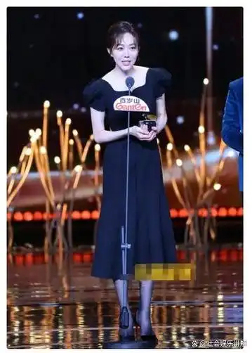 上海这一晚被又矮又土的周迅惊艳不穿暴露礼服仍艳压群芳