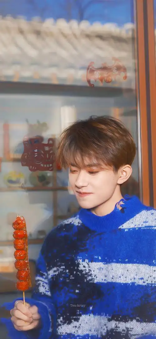 易烊千玺 x 壁纸 四字弟弟好甜啊
