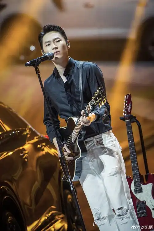 我喜欢梁博,是去年看了我是唱作人这个节目喜欢的,所以就推荐几首他