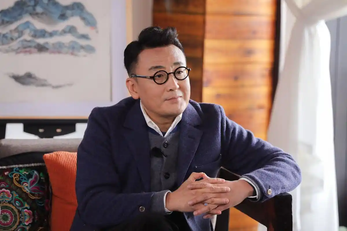 窦文涛瞿颖探寻沈从文内心世界最美不过乡土人间