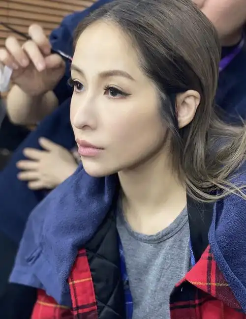 萧亚轩被狗咬伤脸曾深夜前往医院急诊隐瞒真实情况