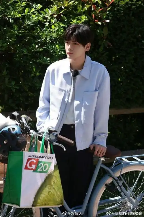 翟潇闻从法国回来说话夹带英文#简直让人笑出腹肌!