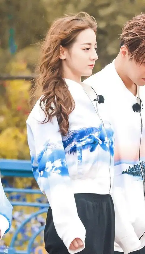 迪丽热巴《极限挑战》最新生图曝光,刻意避嫌与张艺兴从来不同框