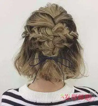 短发编蝎子辫方法 个性简单中分短发编发