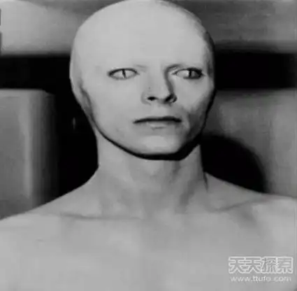 外星人坠落地球 尸体遭军方曝光(6)