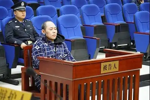 岳阳男子不满妻子离婚要求杀害岳父家四口人,一审被判死刑