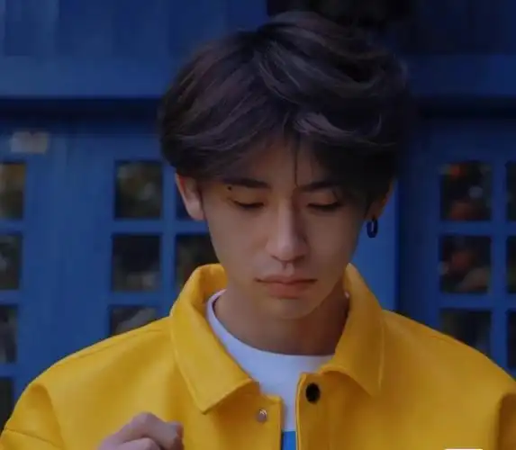 小鬼这几张当手机壁纸朋友圈背景真的绝了