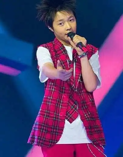 张艺兴上学时代旧照曝光,这是整了还是没整?