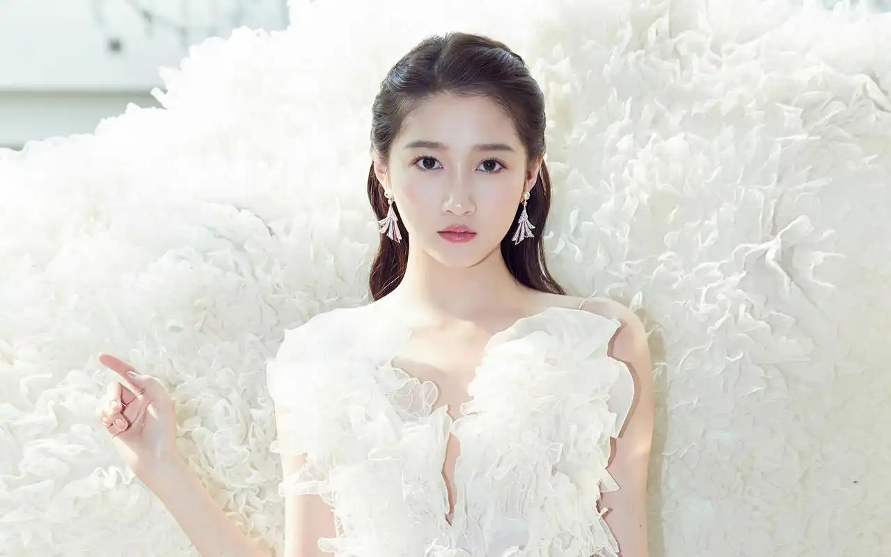 关晓彤甜美写真桌面壁纸高清大图预览1920x1200_大陆明星下载_美桌网