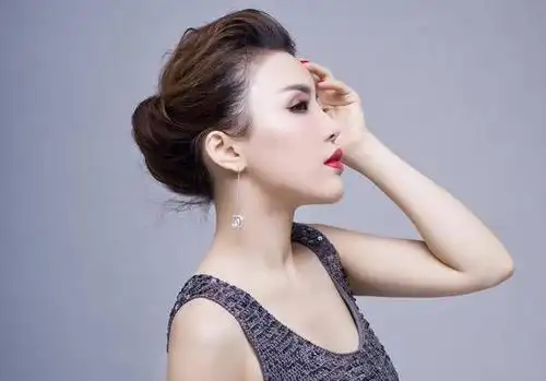 罗(laura ling),生于1988年1月16日,时尚护肤品牌主理人,流行乐女歌手