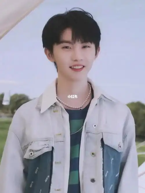 众所周知射手座是非常爱吃醋的,所以马嘉祺也很爱吃醋,动不动就吃醋