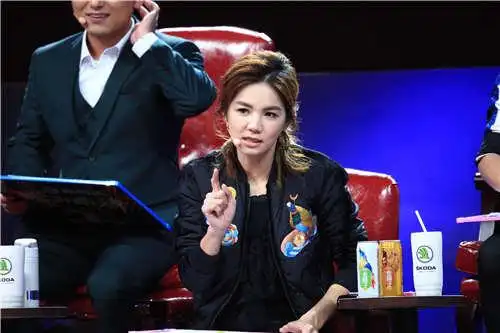 蒙面唱将猜猜猜 "小王子"疑似王祖蓝 "赫本猫"是金海心?