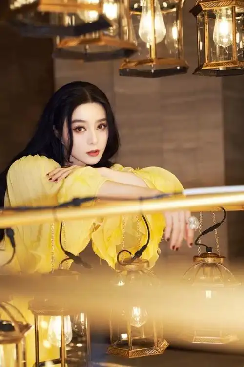 范冰冰无戏可拍也不闲着穿淡黄色长裙亮相40岁身材状态双在线