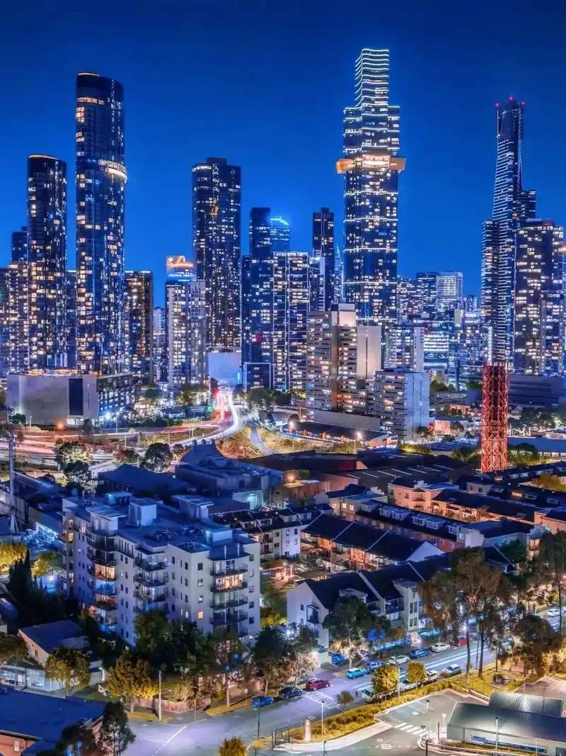 澳大利亚第一大城市～墨尔本 墨尔本,人口523万人,人均gdp为8.