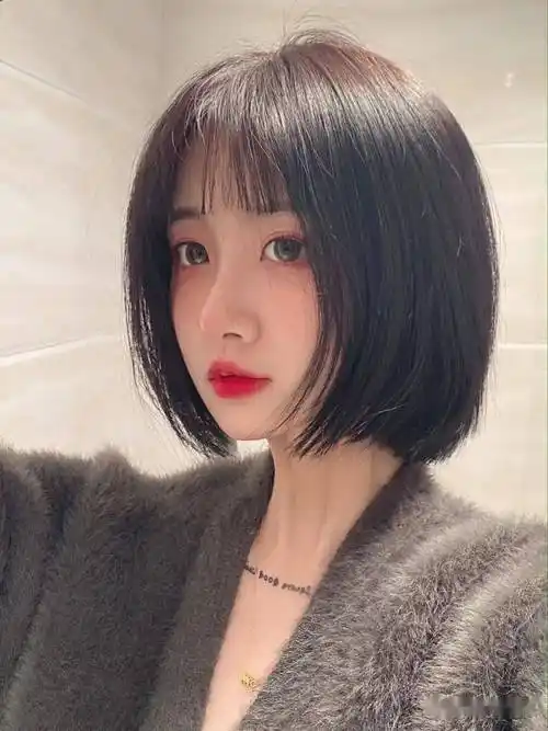 2021流行网红性感锁骨短发