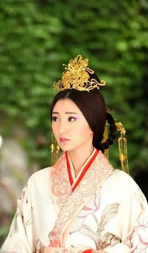 古装剧10个美绝人寰的皇后造型!唐嫣华丽,江疏影优雅,杨幂霸气
