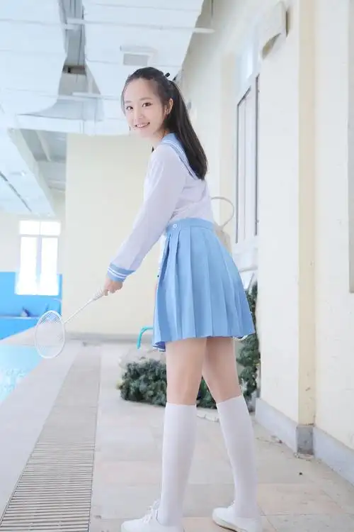 校花制服美女白丝美腿迷人写真