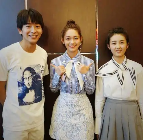 赵今麦张子枫参加高考,她却被公司困住赚钱,连续两年缺席考试