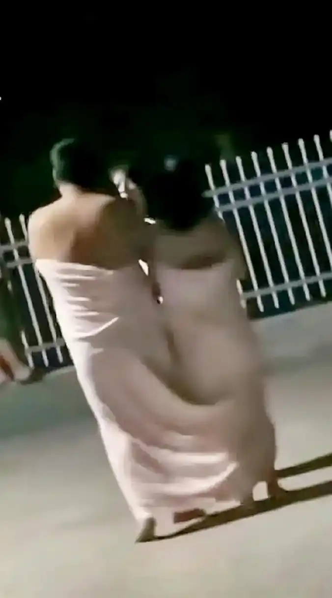 喜欢祼睡的两口子, 半夜遭遇地震, 只能裸着跑出来!