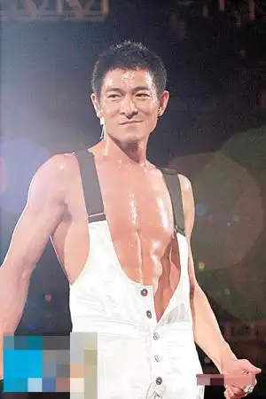图文:刘德华个唱秀胸肌 演唱会门票一张3千港元