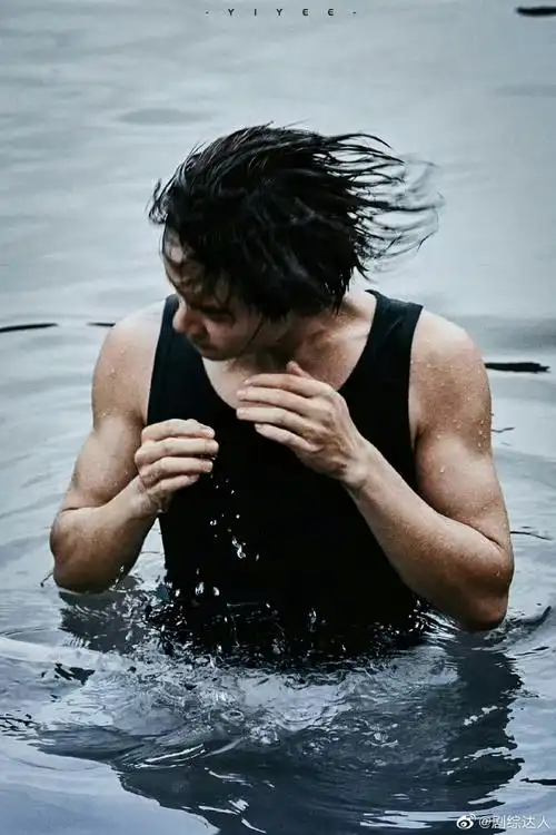 易烊千玺瘦但有肌肉##谁不想摸易烊千玺肌肉