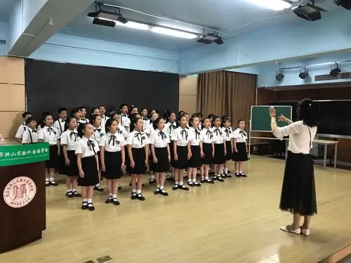 热烈庆祝洪山实验外校合唱团荣获洪山区"红五月"合唱比赛一等奖