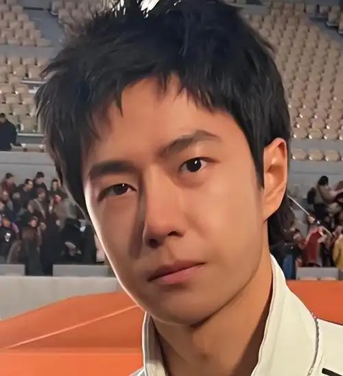 巴黎这一夜lisa头发油腻衣服花哨刘亦菲胖一圈魏大勋赢了