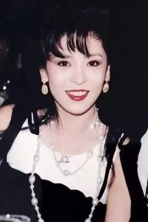 向太陈岚罕晒年轻旧照甜蜜表白老公向华强