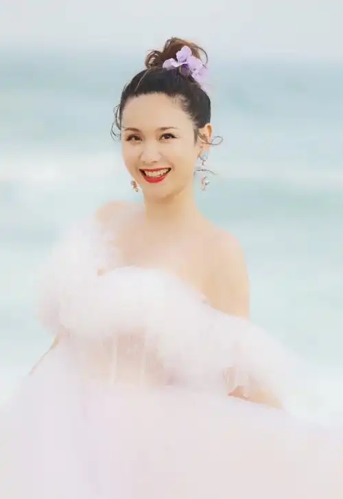 2022年丨程莉莎翻包视频植入合作价格日常分享明星种草好物