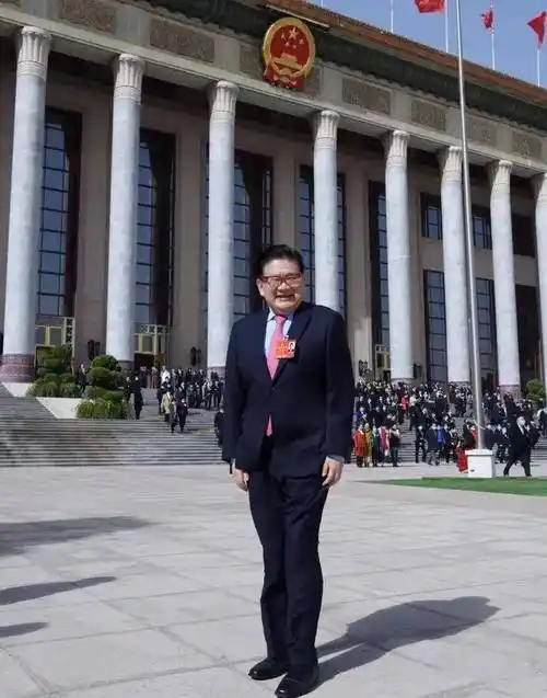 曹可凡代表坚守人民立场书写新时代文化新篇章