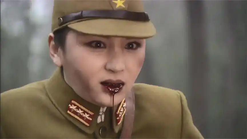 突击:中国高手皮鞋里藏刀,一脚踢中女鬼子后脑勺,送她归西!