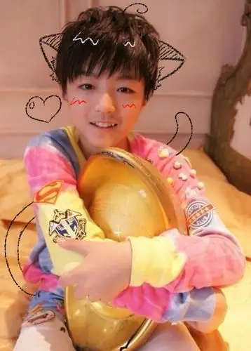 王俊凯tfboys里的王俊孩小时候长什么样