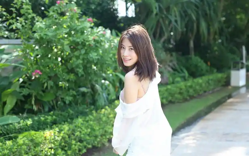 养眼美女夏日清凉性感写真图片桌面壁纸高清大图预览2560x1600_美女