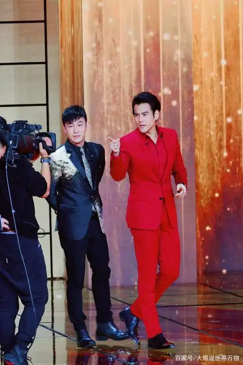 央视春晚彭于晏,吴磊同框,吴磊新年愿望:希望有个"女朋友"!