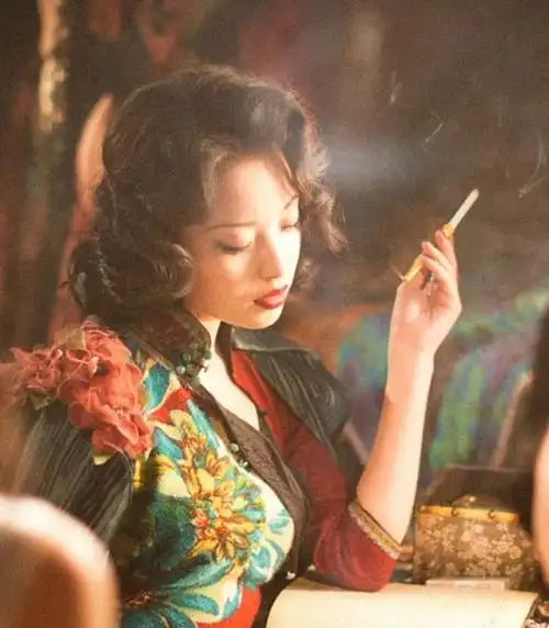 影视剧中美人抽烟倪妮魅惑章子怡难超越而她已成经典