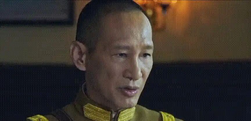 王劲松饰演了蒋介石演出了他的魂更预示着他必然覆灭的命运