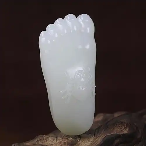 玉雕名家 仵楚英作品 和田玉羊脂白玉 知足常乐挂件 50.68g